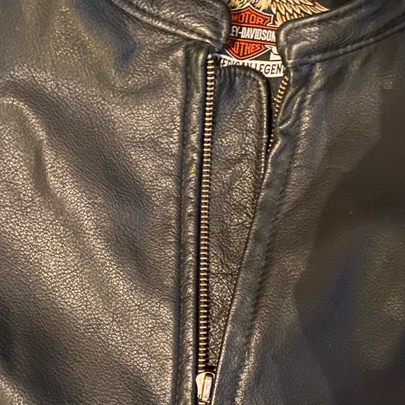 Harley-Davidson leather jacket. Excellent condition.Logo patch on back. Medium - Picture 8 of 17